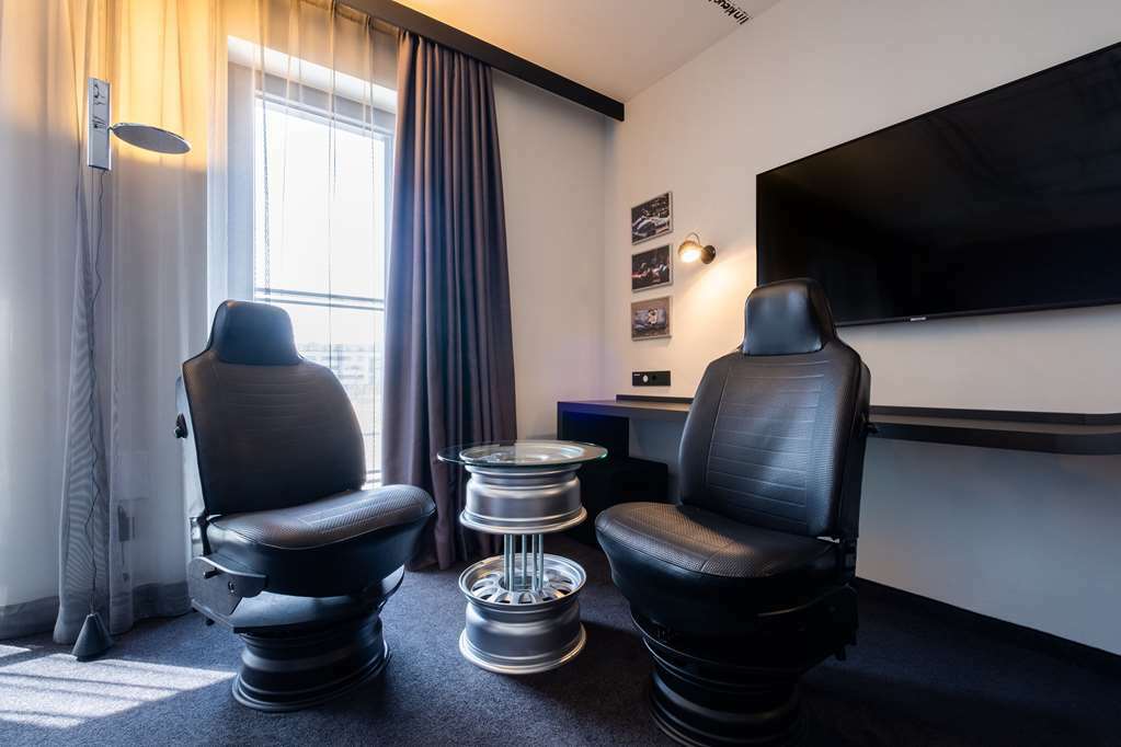 V8 Hotel Koeln At Motorworld Phòng bức ảnh